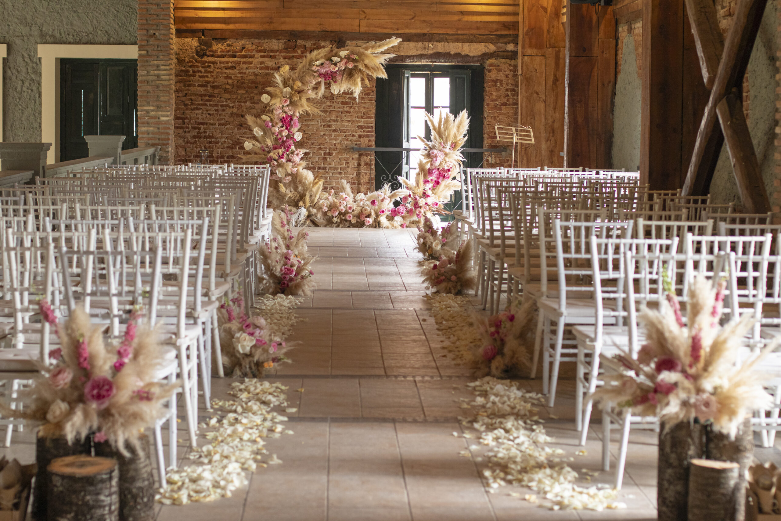 decorción pasillo y arco de boda romantica bohemia boho chic